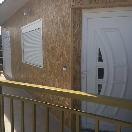 Anastasia Studios, & 3* 阿彻奇洛斯